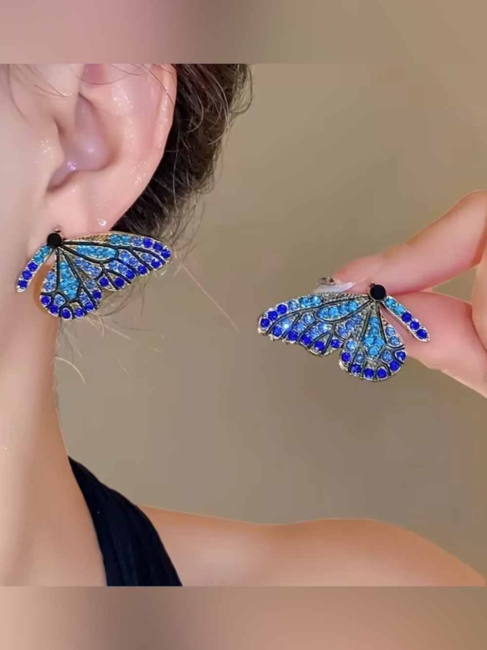 NEW! Unique Blue Crystal Butterfly Wing Earrings. 🦋 Vintage Style A8-264
